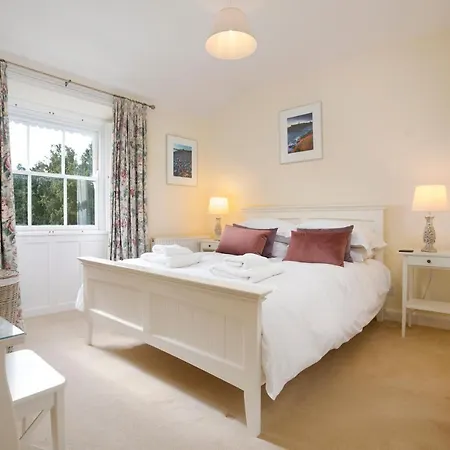 Apartment 5 Lowfield, *