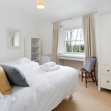 5 Lowfield, *