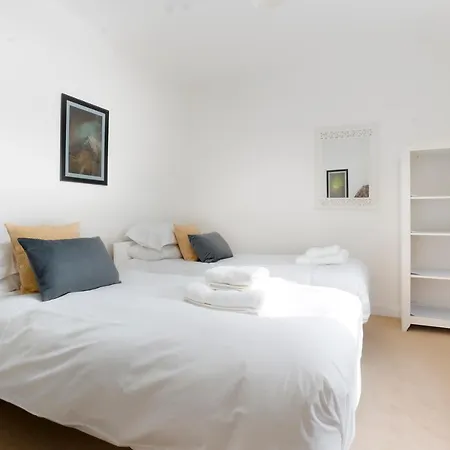 5 Lowfield, *